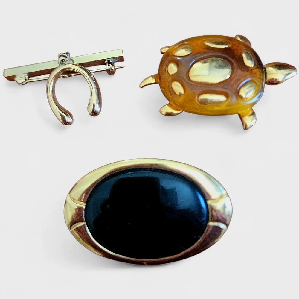 Vintage Gold Tone Brooch Pin Set Turtle Tortoiseshell Black Cabochon Horseshoe.